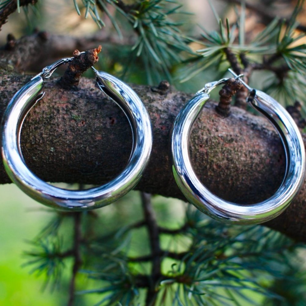 New Large Chunky SILVER simple classic trend hoops - Picture 12 of 13